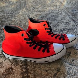 Converse All Star woman’s Sz 8.5